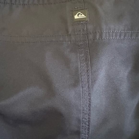 Bundle of 2 mens size 36 Quiksilver board shorts - Picture 10 of 11